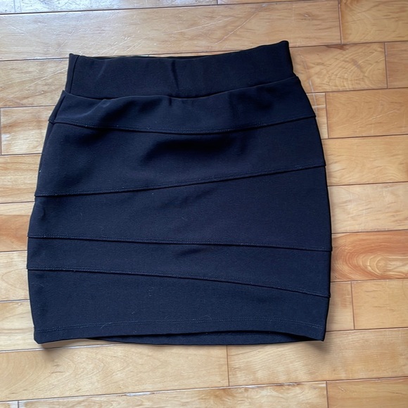 Black skirt - Picture 1 of 1